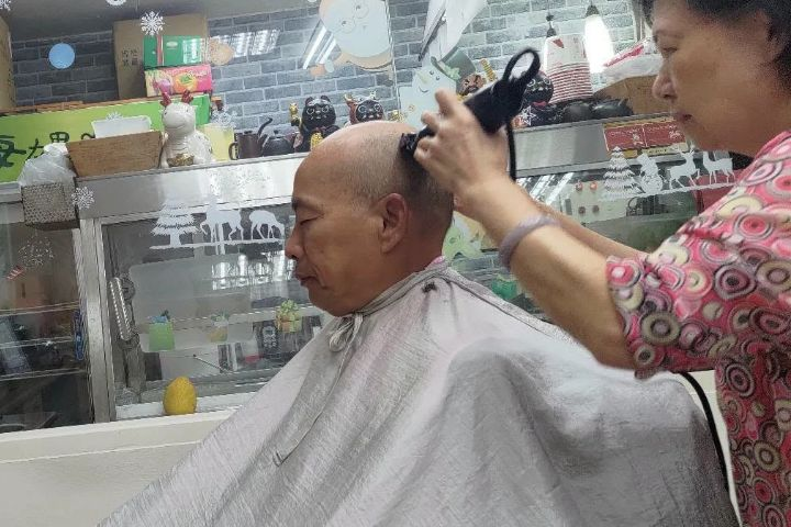 韓國瑜理髮只給1分鐘　陳學聖：30多年首見　笑喊「好難的考試」
