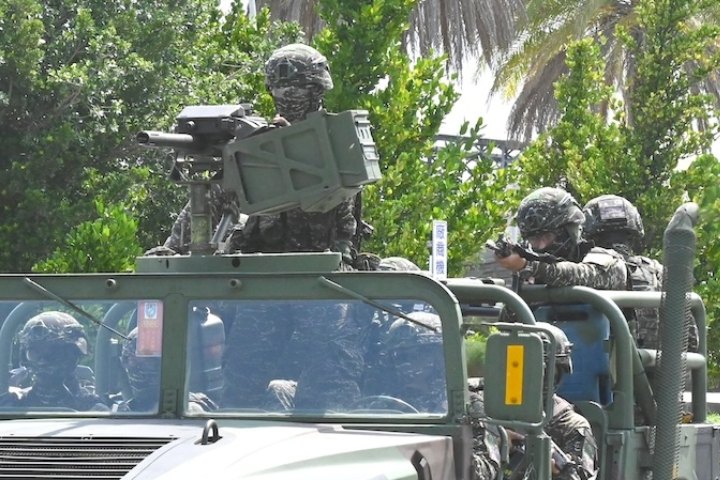 大陸疑似販賣仿製國軍「陸軍數位迷彩」布料，圖為國軍在永安天然氣廠演練。圖/記者林瑞益攝