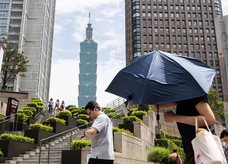 全球央行均採用貨幣寬鬆政策，以致房地產上漲、各國股市再創新高，種種跡象都助長了貧富差距。圖／中央社