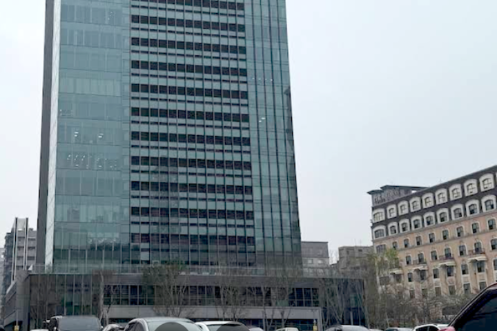 國票金副董年薪2000萬！王世堅轟「不成體統」　董智森質疑政府暗盤酬
