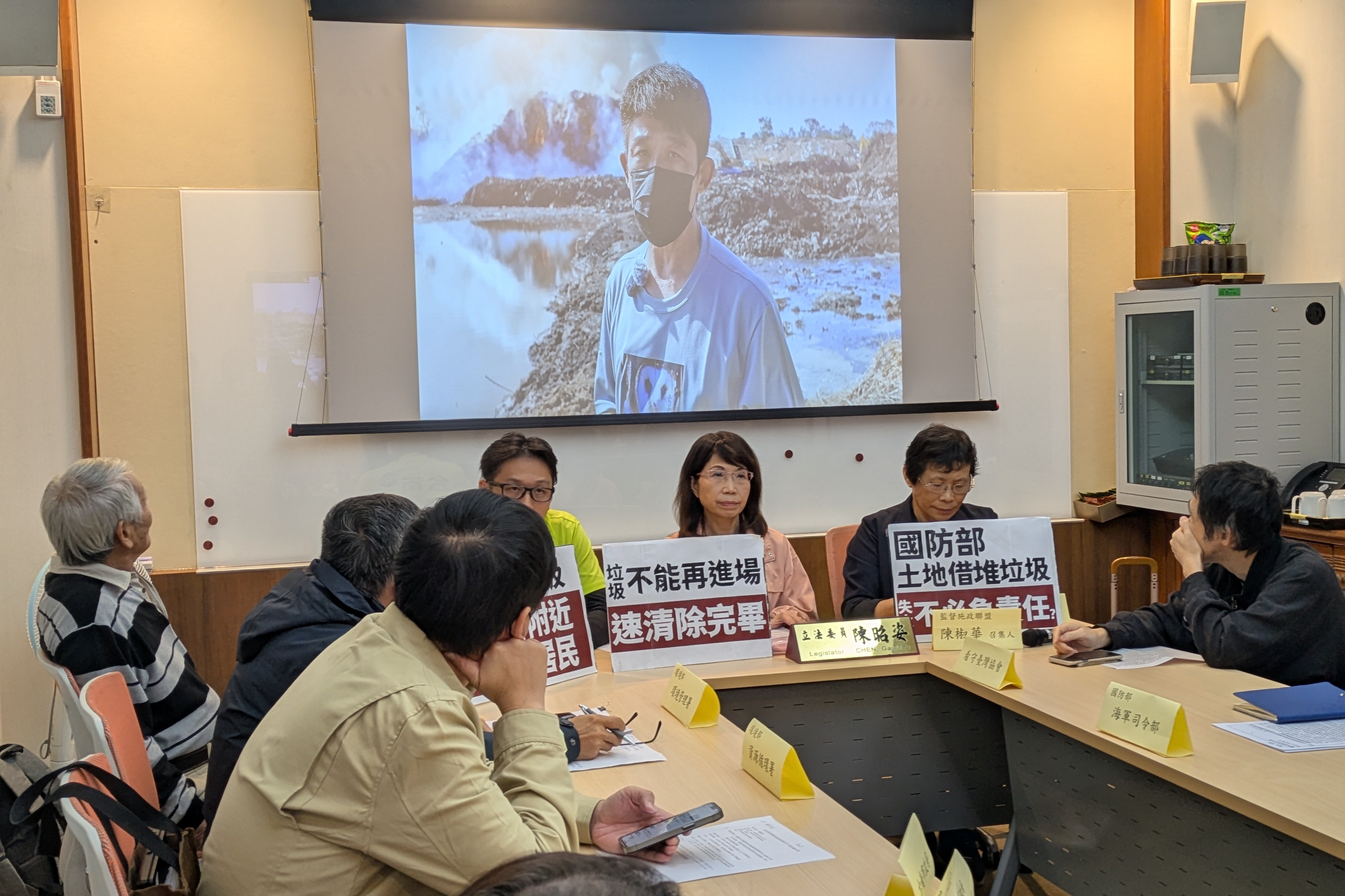 台南後壁垃圾山燒13天燒不停！居民苦不堪言、環團要求究責