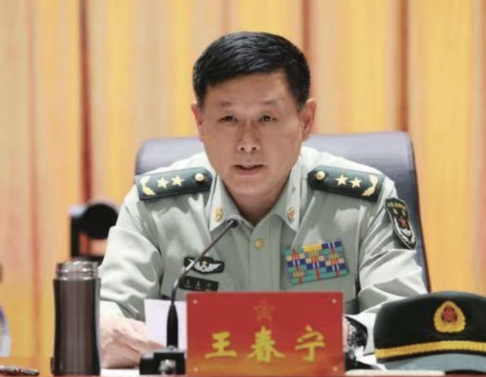 原武警部隊司令員王春寧也中箭落馬。圖/取自中國人大網