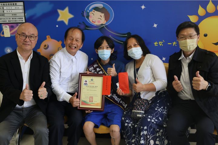 周大觀基金會頒發抗癌圓夢助學金　淋巴罕癌學生藍亞庭盼成為心理師