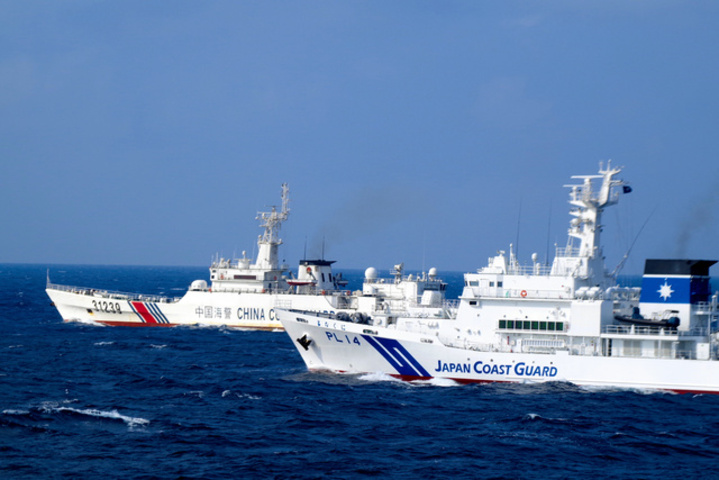 日本海上保安廳船隻與中國海警船隻經常在釣魚台海域對峙。資料圖片，取自ツイッター速報〜BreakingNews《推特》