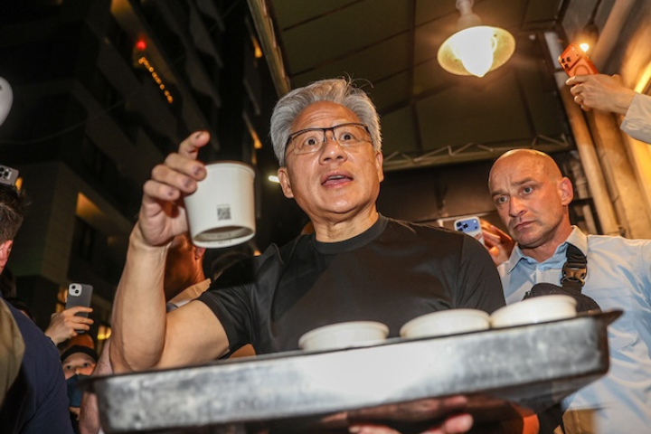 黃仁勳一句話撼台灣！AI狂潮逼出缺電危機　直言「沒能源就沒經濟成長」