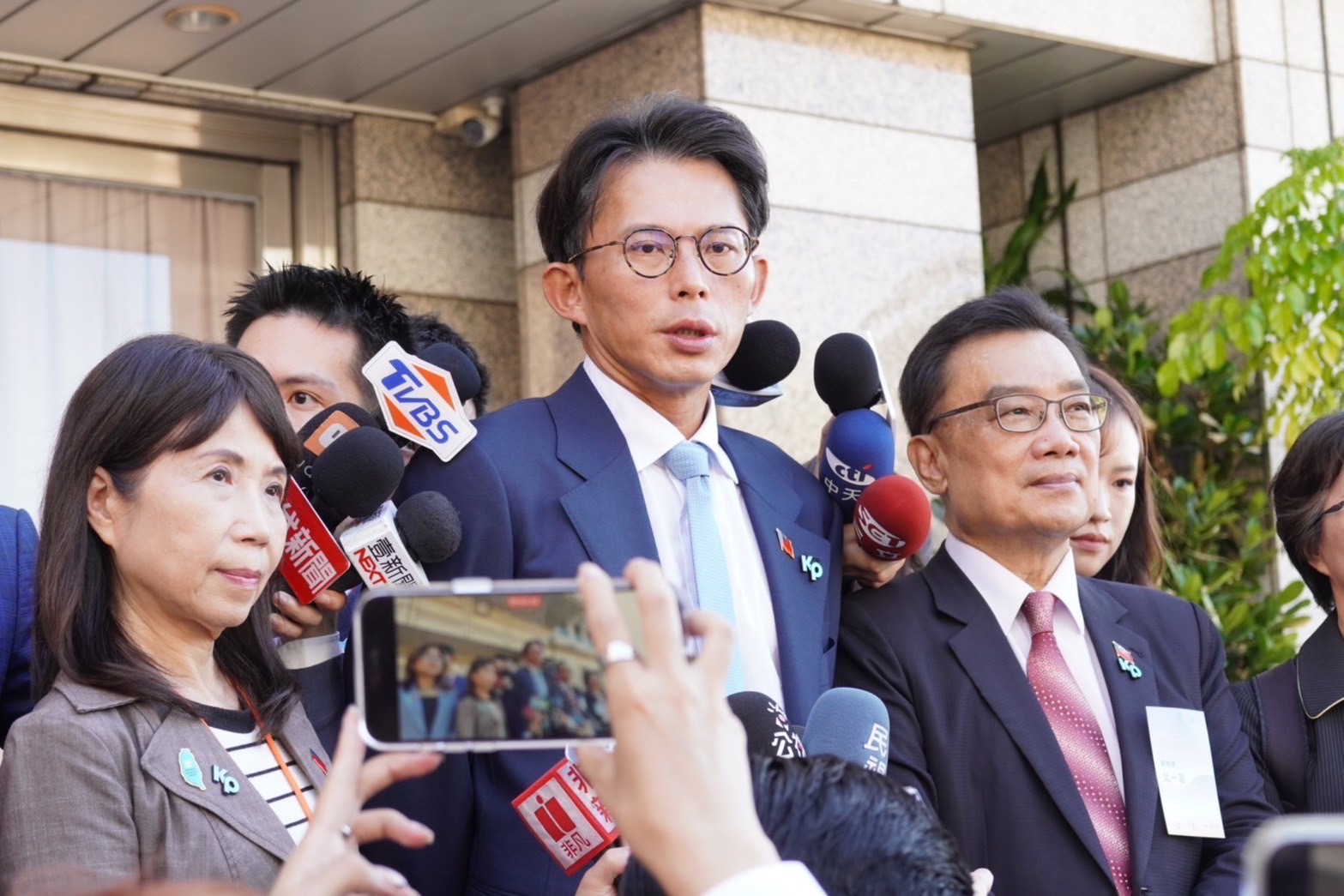 【決戰藍黨魁】賀鄭麗文當選　黃國昌：民眾黨會繼續推聯合政府 