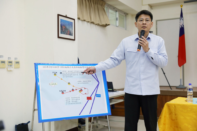 海巡署22日在金門針對「0214金門海巡隊CP-1051艇與大陸漁船碰撞案」召開記者會，由海巡署艦隊分署第9海巡隊副隊長陳建文公開說明事發當天經過。 圖/中央社