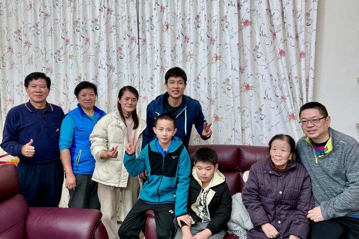 周天成驚喜登場《誰來晚餐16》　傾囊相授激勵馬祖羽球少年