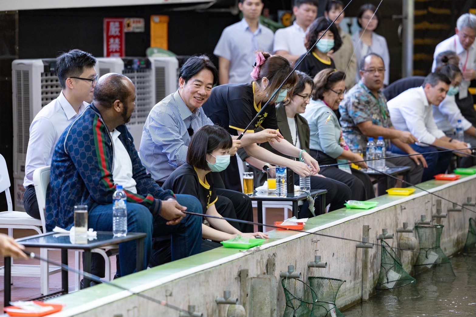 準賴清德與準副總統蕭美琴19日邀請友邦元首到台北士林的釣蝦場，體驗台灣獨特的在地文化。圖／取自賴清德臉書