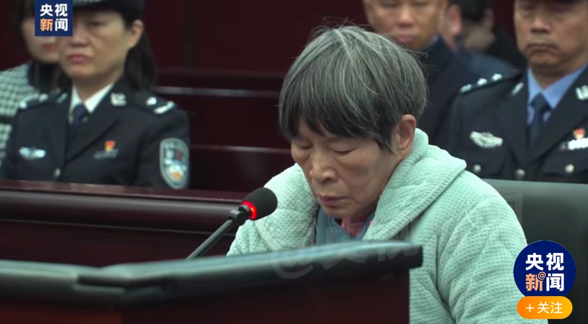 涉及拐賣17名兒童的人口販子余華英19日出庭聽審。圖/截自央視新聞