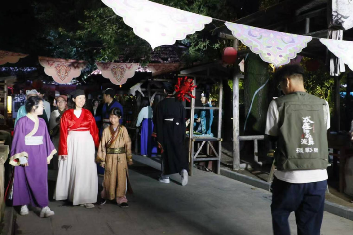 大陸「橫店落地簽」走紅　普通人花幾百元就能過「戲癮」