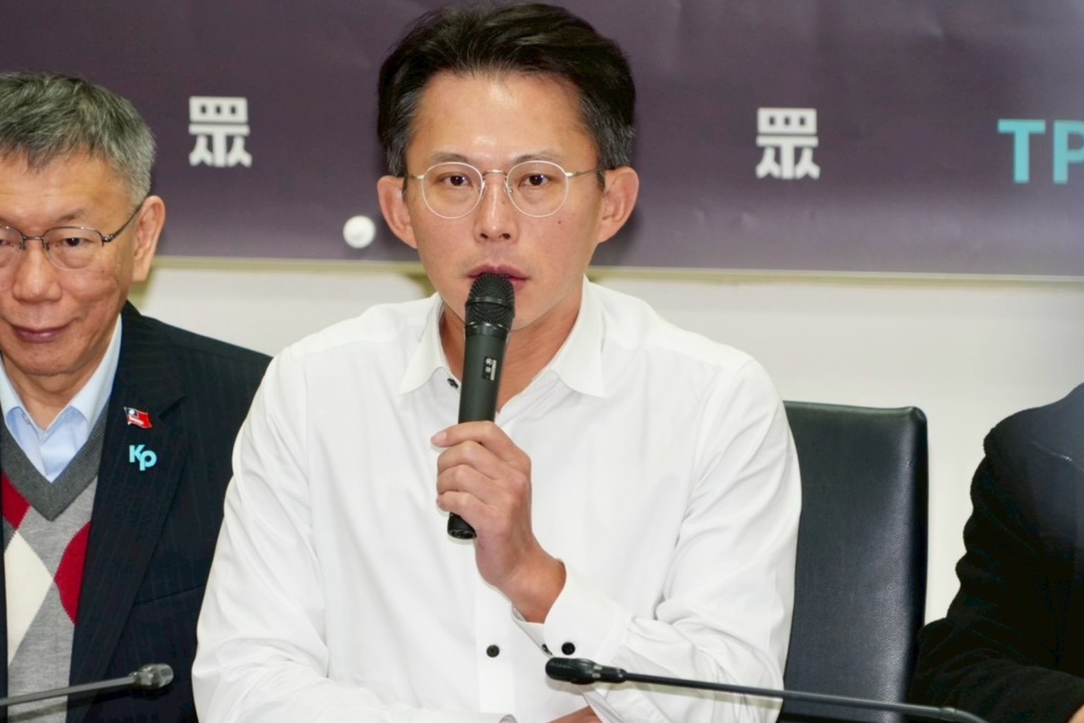 衛福部長認從未成立少子女化辦公室　黃國昌大讚：公開打臉行政院 