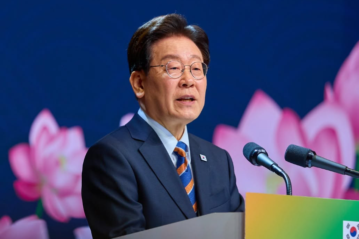 南韓總統李在明8日在青瓦台的就職周年記者會中反駁戰爭風險拖累韓股並表示，台灣比朝鮮半島更不穩定。圖/取自李在明臉書