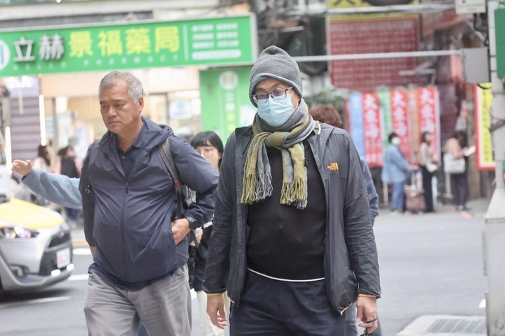 水氣減少周五前仍偏冷　周末回暖2天再迎東北季風