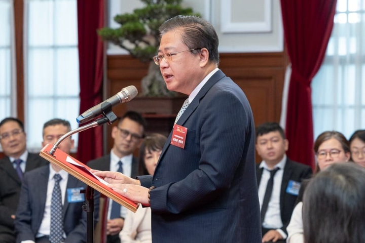 全國商業總會理事長許舒博20日披露，商總根本沒面臨中方壓力，反倒是接到政府來電。圖/取自商總臉書