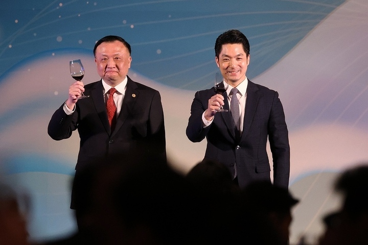 雙城論壇歡迎晚宴 蔣萬安、華源舉杯致意。圖/取自中央社