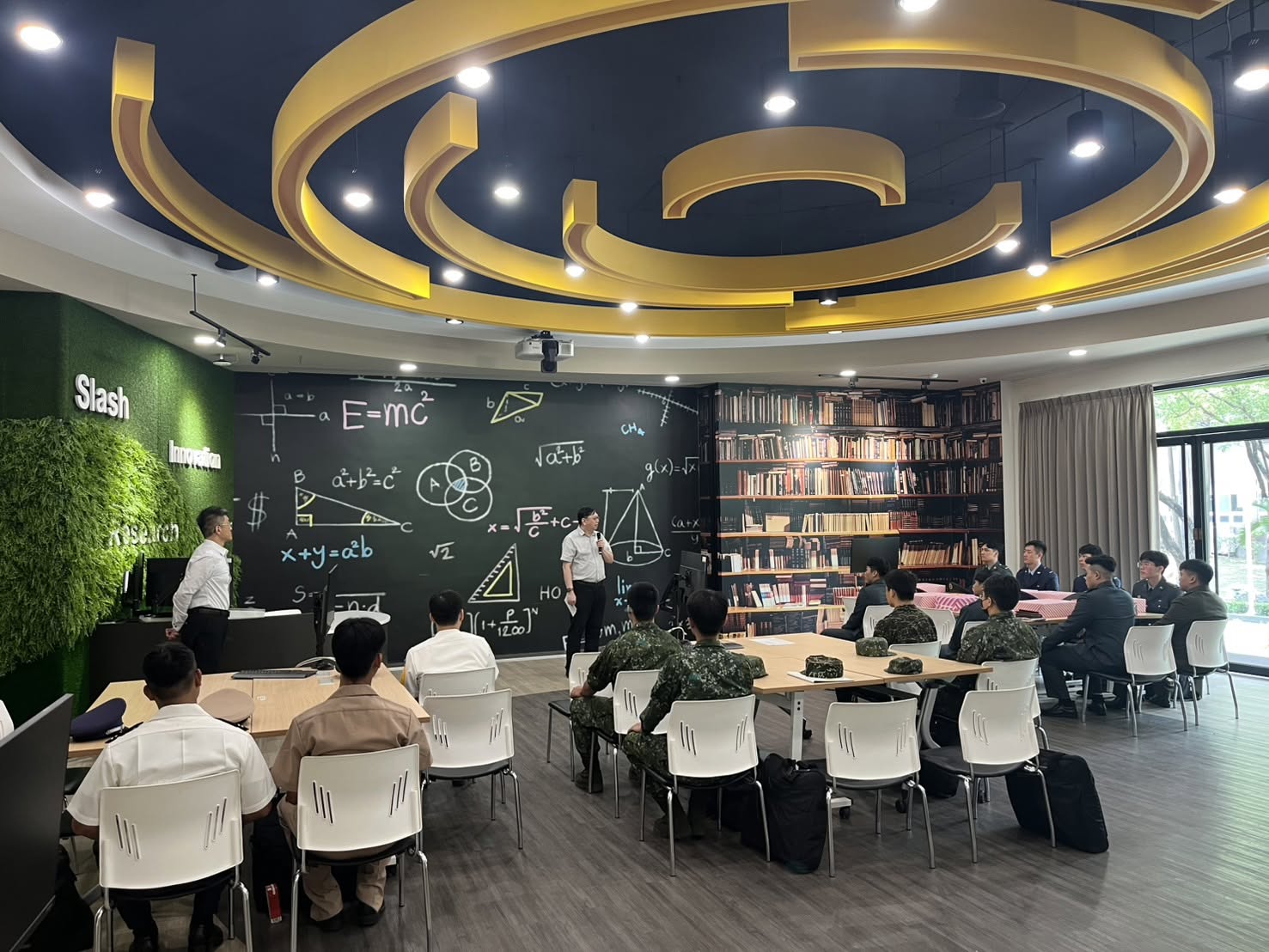 不同於美軍，李文忠認為，國軍ROTC制度對學生最大吸引力，往往只是免學費與工作保障，很難爭取真正優秀的人才投入。圖／取自國立屏東大學軍訓暨校安中心 臉書