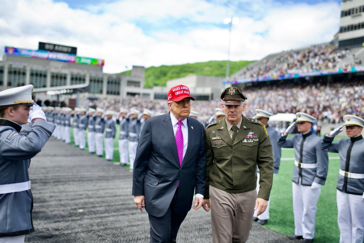 美國總統川普24日在西點軍校畢業典禮發表演說，宣示美國軍事戰略新方向。圖/取自川普X