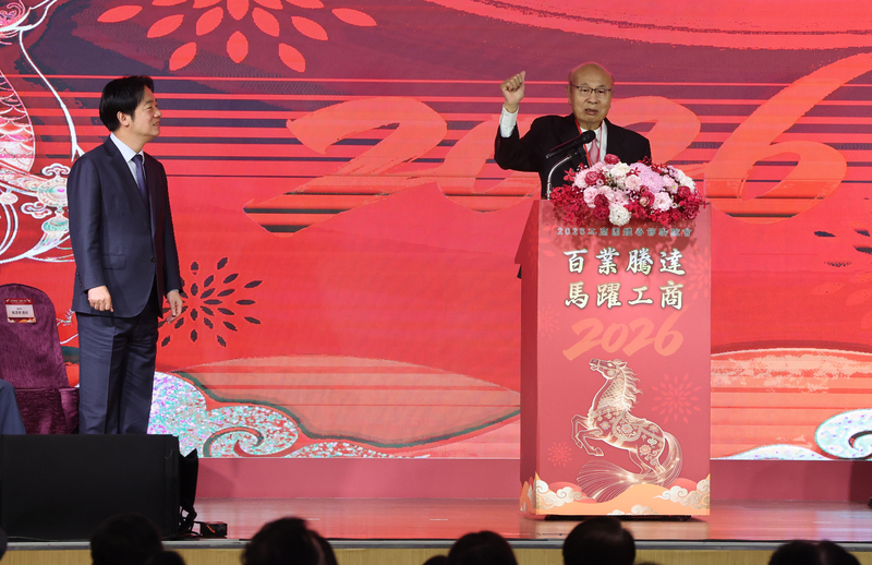 【梅花評論】藍營如何正確化解「濕紙貼臉」窒息危機