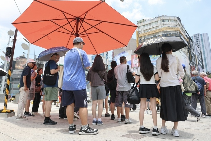 天氣炎熱雙北等7縣市高溫橙色燈號　巴威將成強颱持續接近台灣