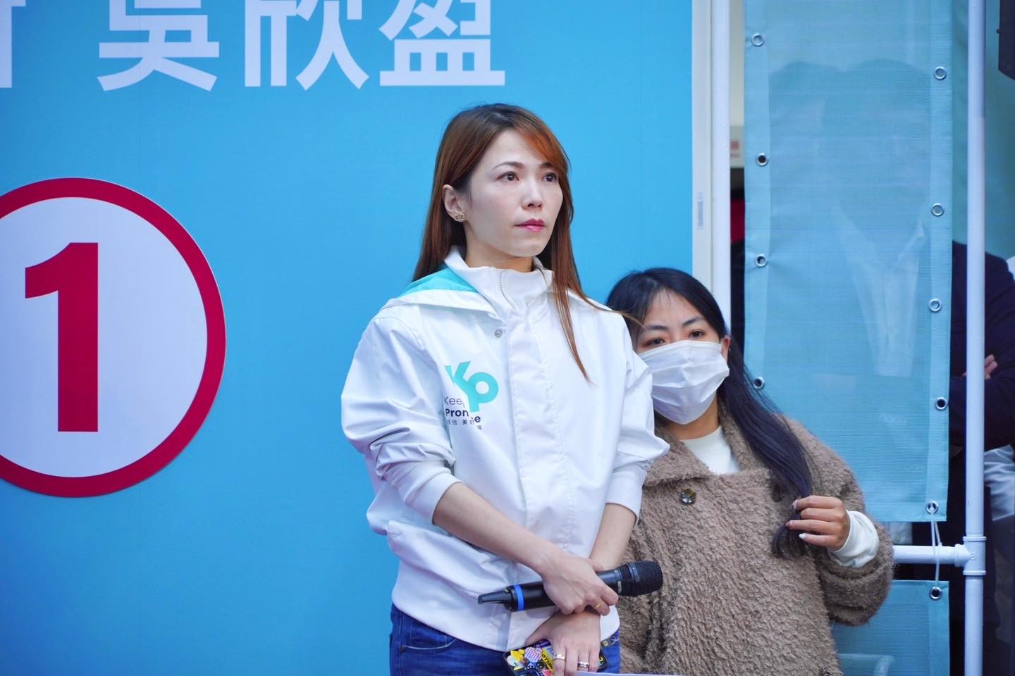 柯文哲在總統大選前曾公開允諾，選後將帶民眾黨立委拜訪韓國瑜，隨著選舉結束，柯辦發言人陳智菡（圖左）卻說，所謂民眾黨支持韓國瑜當立法院長的說法，完全是刻意製造輿論。圖／取自陳智菡臉書