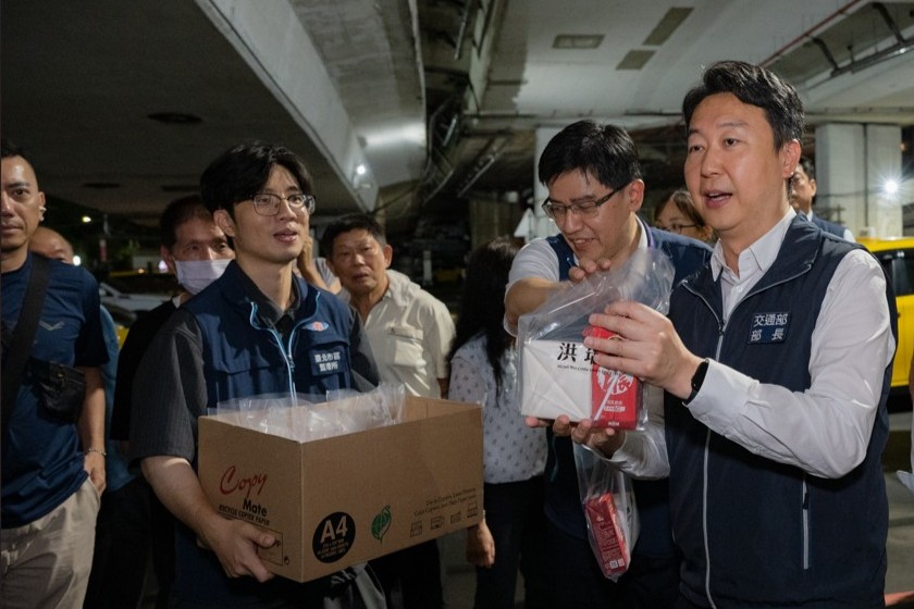 交通部加碼補助小黃運將　油貼再增至1萬5