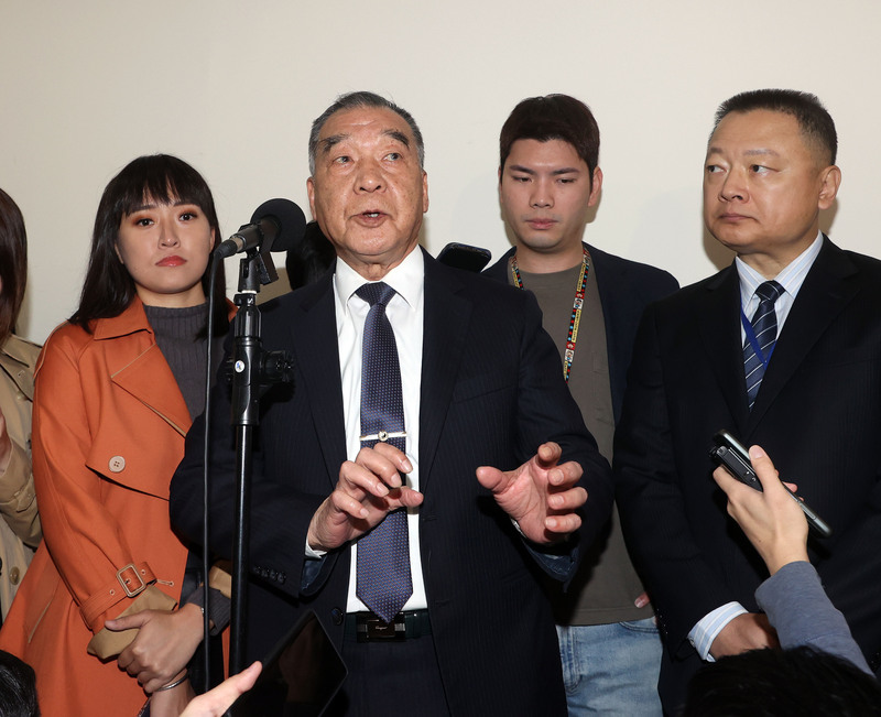 國防部長邱國正任職國安局的兒子，28日被媒體爆料涉召妓，國安局表明已立案調查。圖/中央社