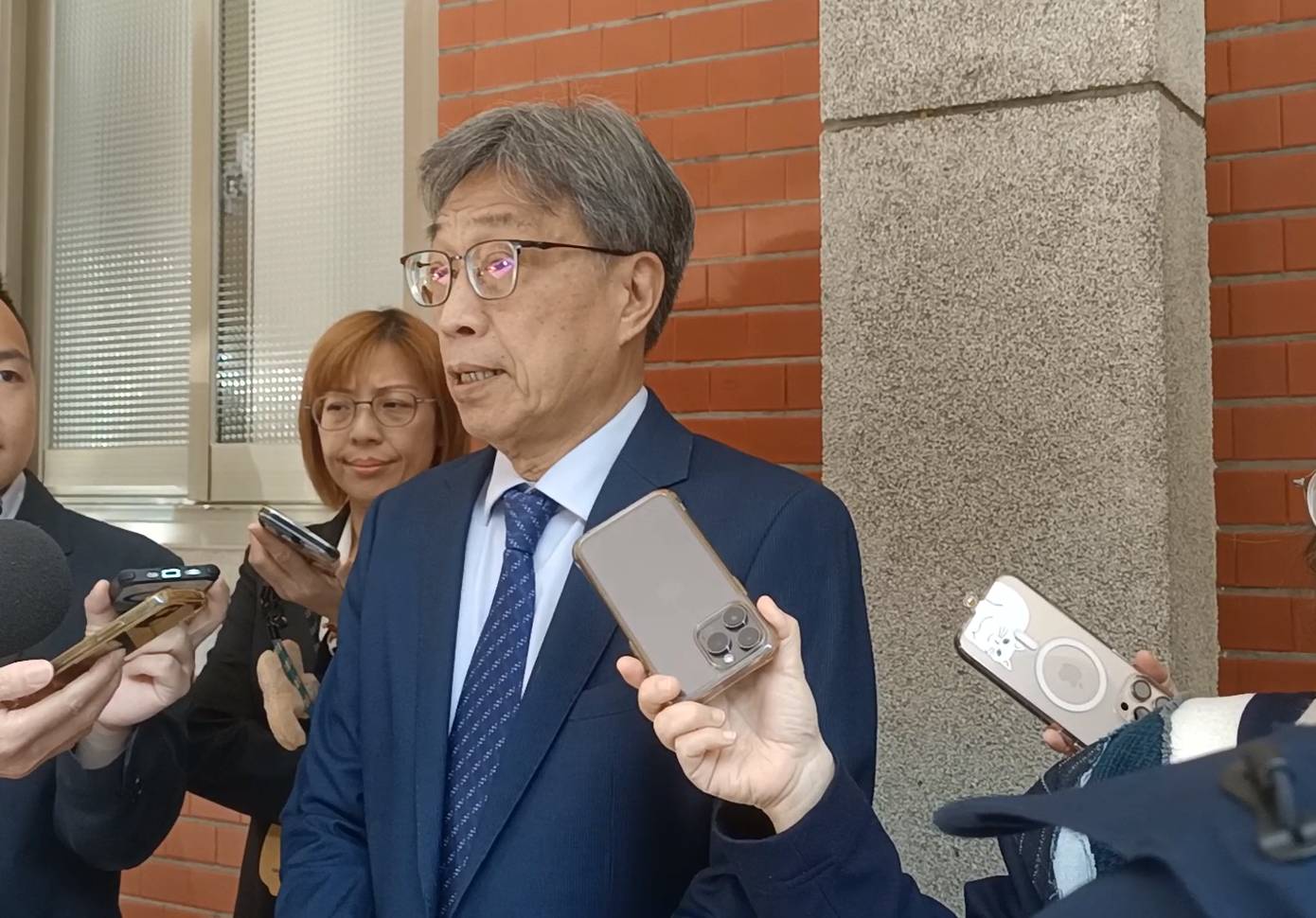 農業部長陳駿季26日受訪表示，農業特別收入基金遭刪除，未來恐無法動用行政院第二預備金，未來若天災更頻繁，後續將造成救災困難。圖/記者簡立欣攝