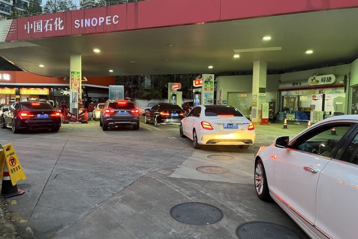 大陸油價「連6漲」95無鉛每公升42元　上海加油站現排隊潮