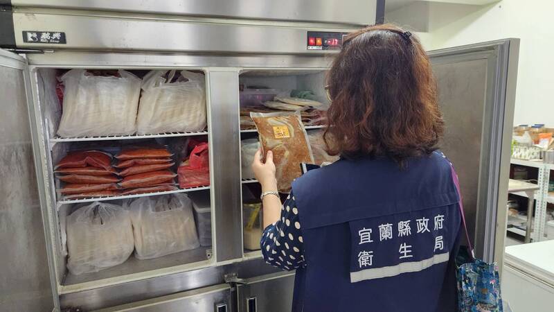 宜蘭衛生局人員前往稽查。圖/取自中央社