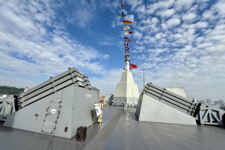 玉山艦開放參觀　駕駛台、AAV7兩棲突擊車、天劍二型隨你看