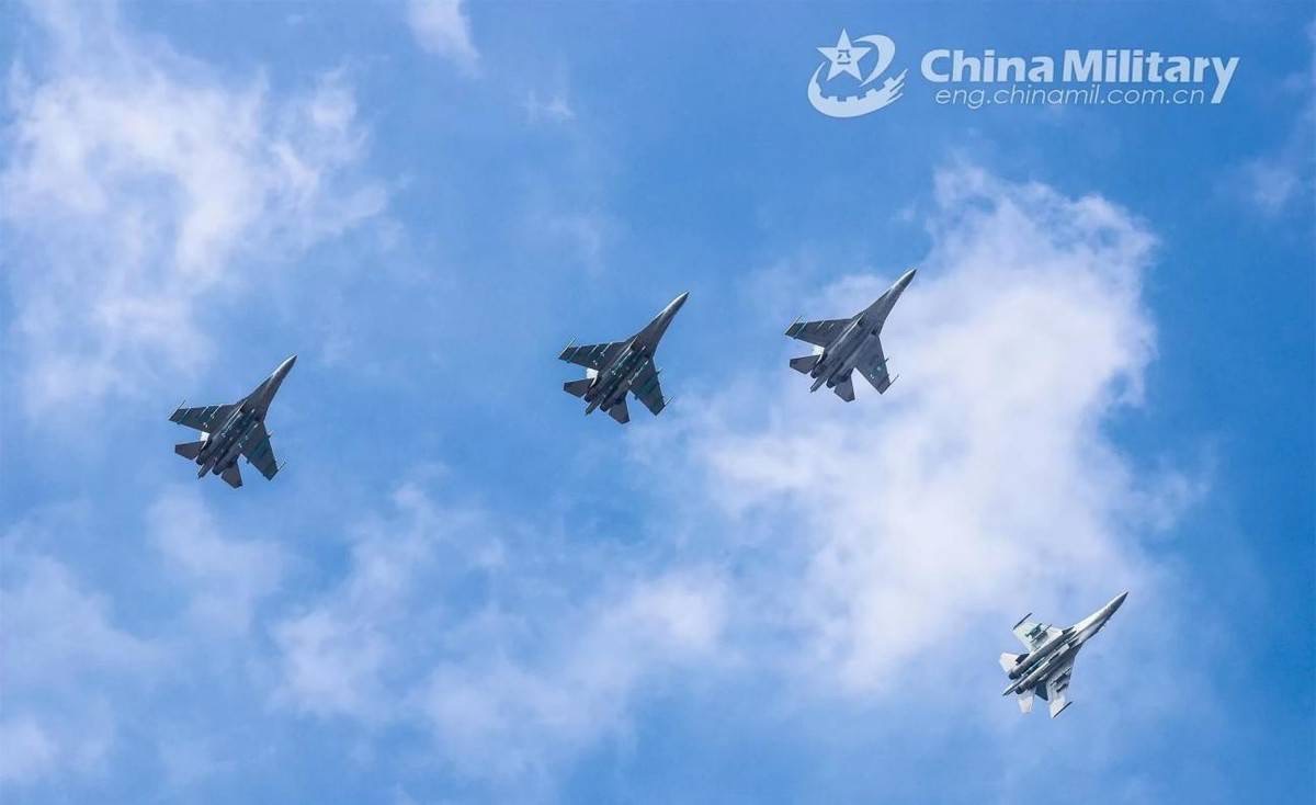 殲-16掛載霹靂-17超遠程空空導彈。圖/取自中國軍網