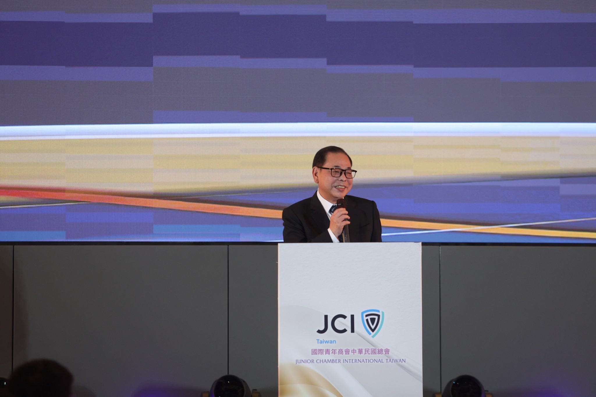 美麗島電子報民調顯示，若國民黨推陳見賢參選新竹縣長，將落後鄭朝方5%，顯示強者出線極其重要。圖／取自陳見賢臉書