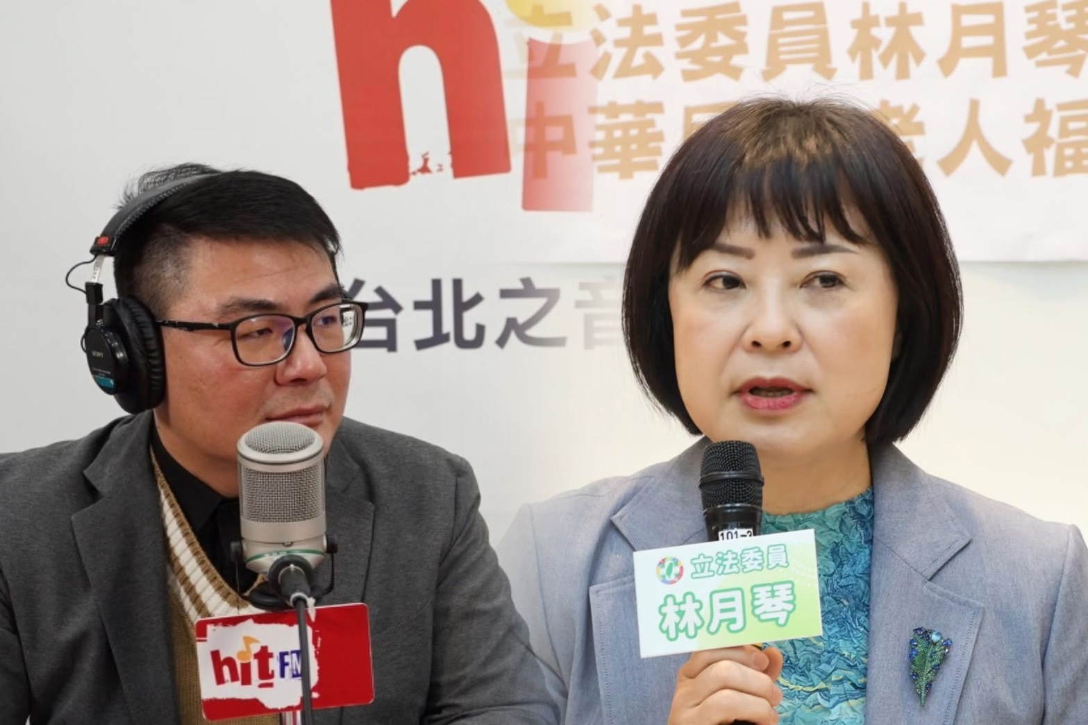 媒體人黃揚明（左）質疑，綠委林月琴（右）擔任2個民間團體的職務，但該團體仍取得政府標案。圖/左取自黃揚明臉書、右取自林月琴臉書