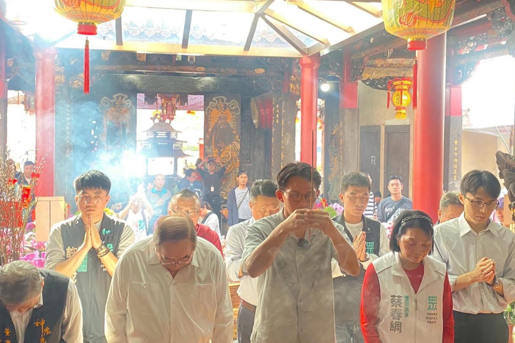 陪黃國昌參拜提2024藍白合　李乾龍：若成功台灣早已過上好日子