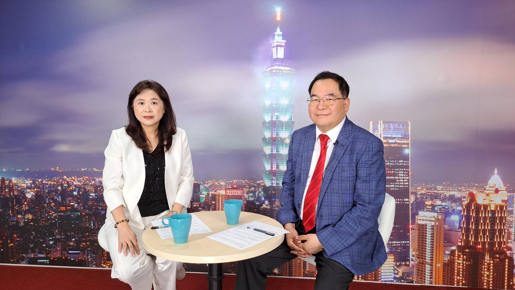 前台北市副市長李永萍（左）、兩岸經貿文化交流協會秘書長鄧岱賢呼籲，愛和平的台灣民眾踴躍參與兩岸交流，衝破《反滲透法》的阻撓。圖/宋秉忠攝