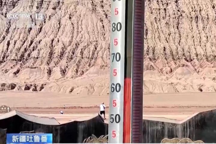 《西遊記》沒騙你 吐魯番火焰山63℃爆表 地獄級熱浪吸來遊客