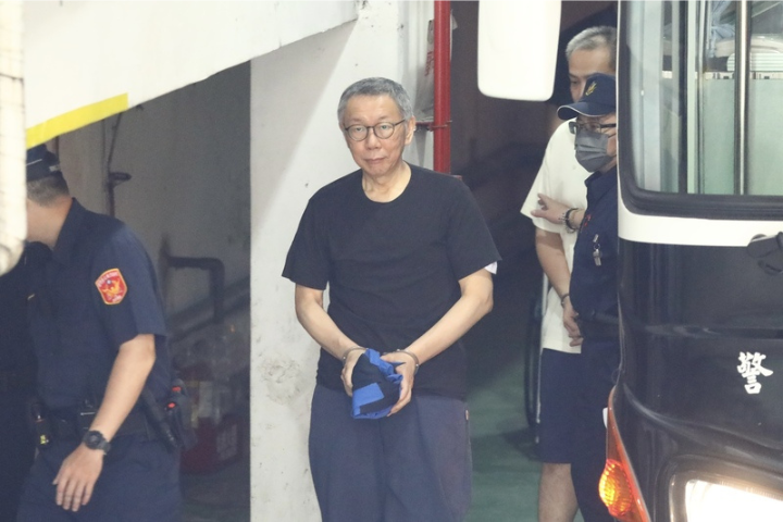 台北地院27日裁定繼續延押前民眾黨主席柯文哲（見圖）等4人2個月。圖/中央社