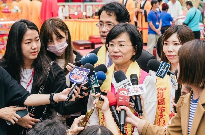 民進黨立委蘇巧慧（前中）表示，陳啟昱當年被辭職更證明了前行政院長蘇貞昌沒有包庇。圖／中央社