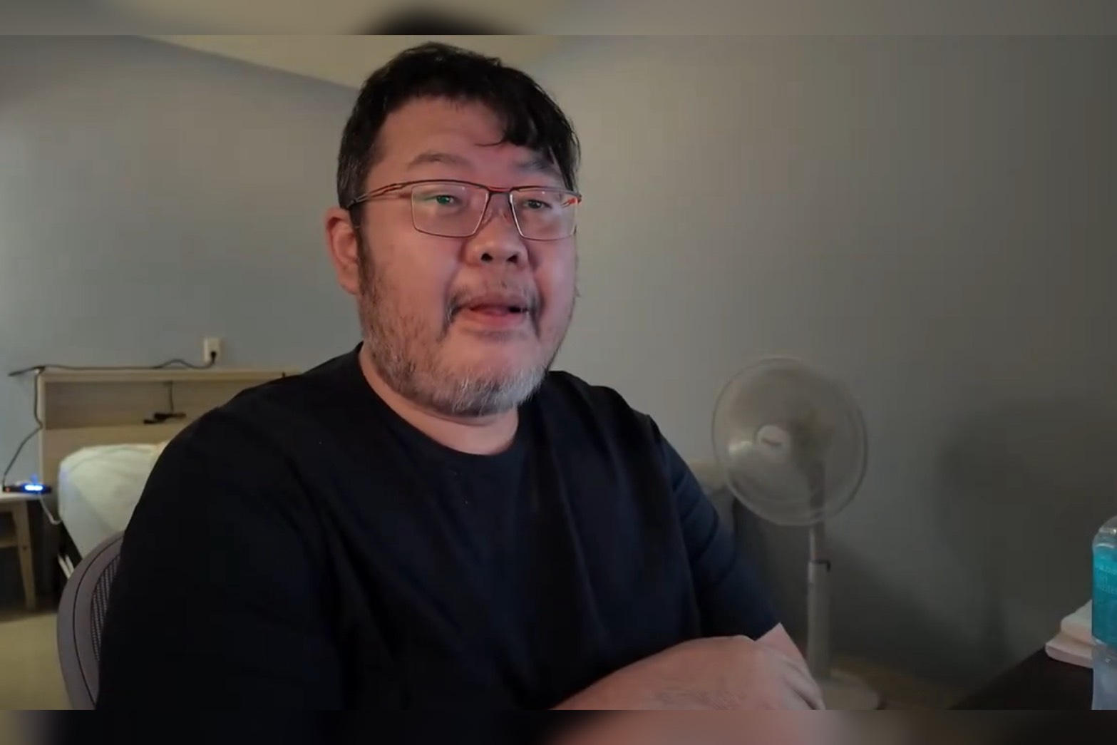 網紅「四叉貓」劉宇在直播中證實，他的所有社群軟體帳號已無法登入。圖/取自四叉貓YT