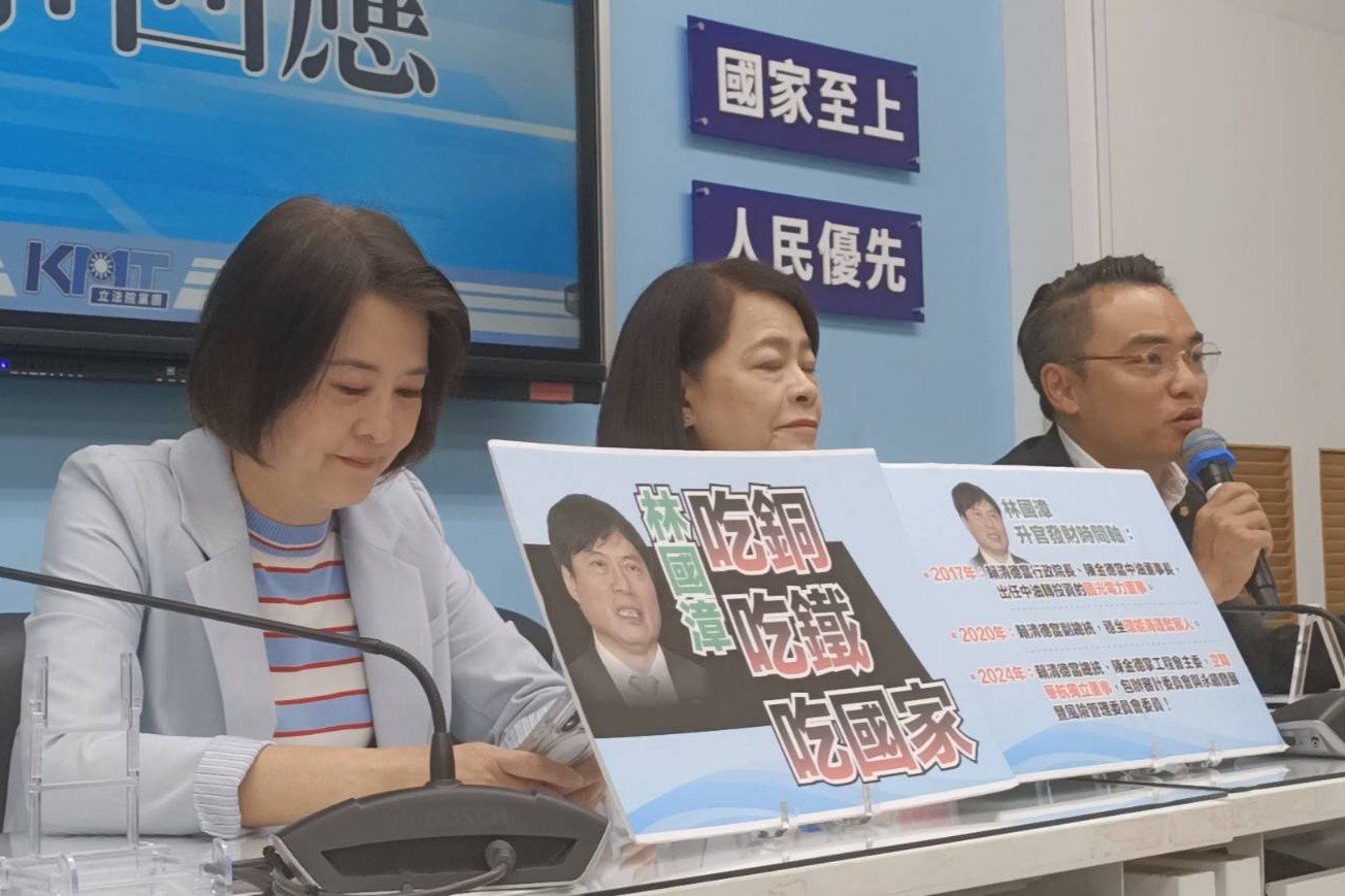 公帑補助《鏡文學》連發5篇沈伯洋專訪　藍酸：下一步幫沈出電影、小說、電視劇？