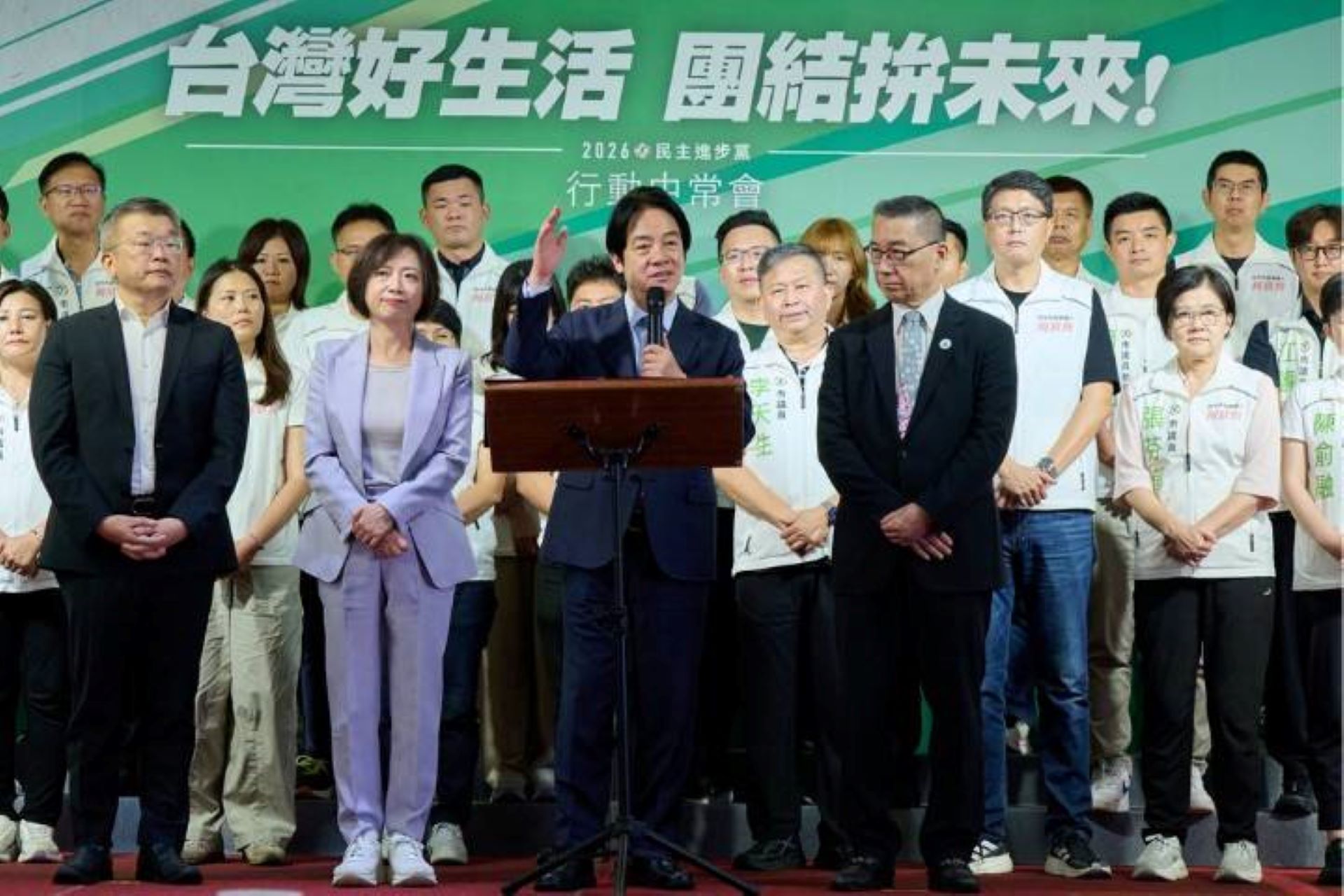民進黨行動中常會移師台中,總統兼民進黨主席賴清德為台中市長參選人何欣純站台,並公開批評盧秀燕市政表現。圖/何欣純臉書
