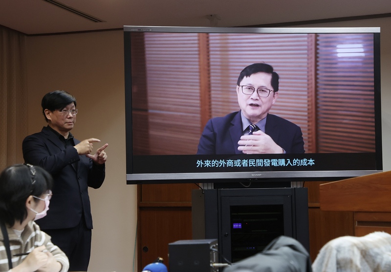 立法院教文委昨（19日）舉行「核子反應器設施管制法」修法公聽會，和碩董事長童子賢以預錄方式參與，表達對核能的讚許。經長認為只要修法通過，經濟部就照做。圖／中央社