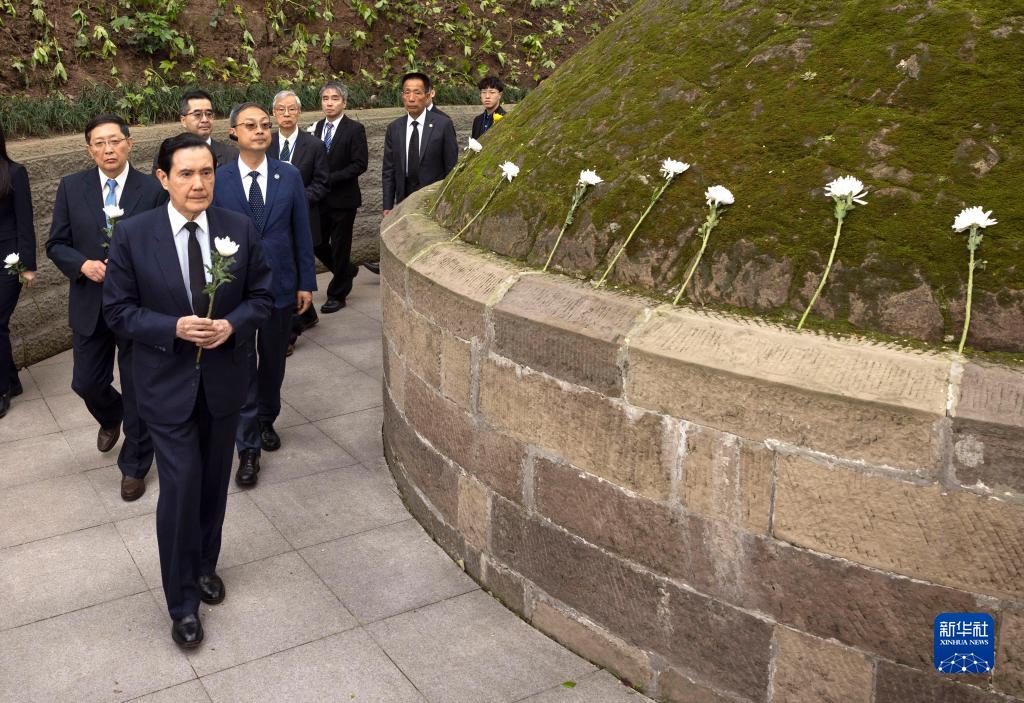 2023年4月4日上午，前總統馬英九到重慶市北碚區的張自忠將軍陵園，緬懷抗日先烈。圖/取自新華社