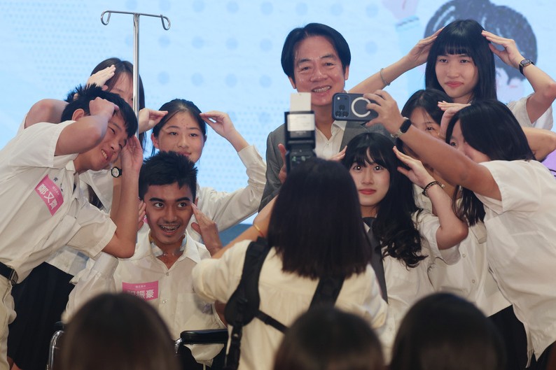 賴清德引述「雷根名言」擴軍　何志勇駁：雷根最反對「大政府」