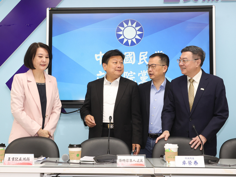 行政院會24日通過規模4100億元的特別條例草案，行政院長卓榮泰（右1）28日到立法院拜會國民黨團說明，黨團總召傅崐萁（左2）、書記長王鴻薇（左1）、首席副書記長羅智強(右2)出席與會。圖/中央社