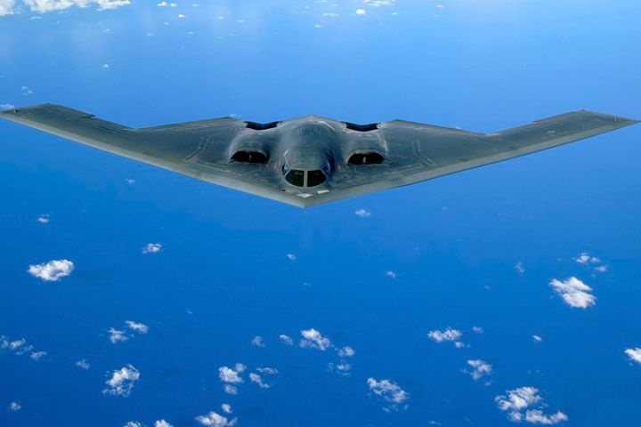 大陸新款WZ-X隱形無人機與美軍B-2「幽靈」隱形轟炸機(圖),設計存在一定差異。圖/取自US Air Force