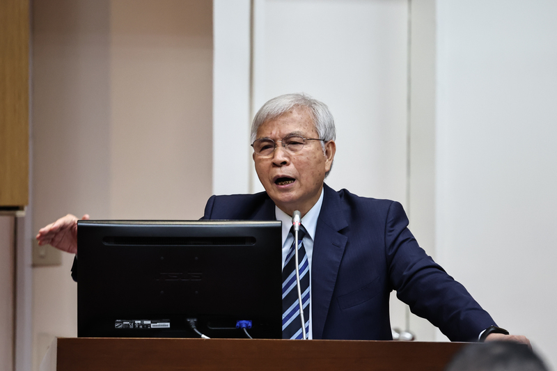 台股6日創歷史新高，央行總裁楊金龍在立法院表示，投資人應留意指數已到相對高點，要居高思危。圖/ 中央社