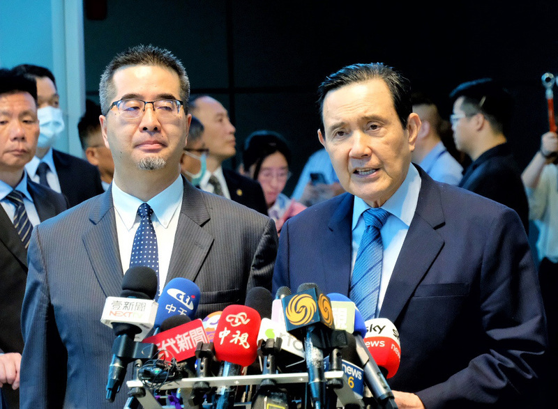 前總統馬英九今起率團訪問中國大陸，前左為馬英九基金會執行長蕭旭岑。圖/中央社
