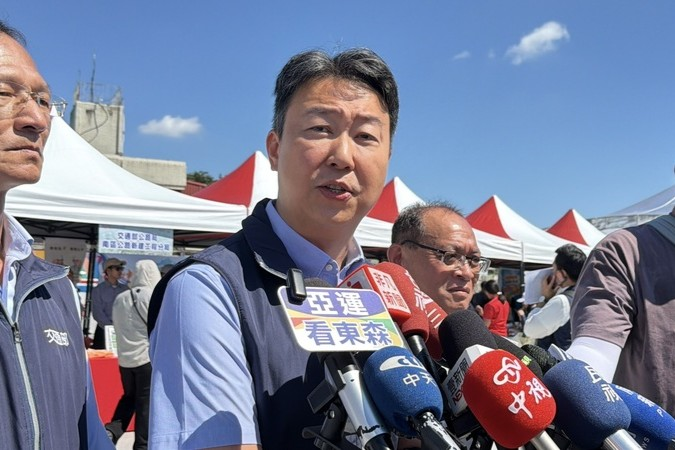 中秋交通崩潰　交長冷回「不要擠同一運具」　民眾痛罵：差點尿褲子上